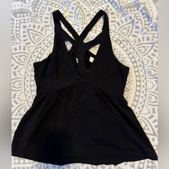Pitaya Tops - Black crossover top